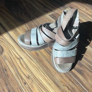 Antelope leather sandals